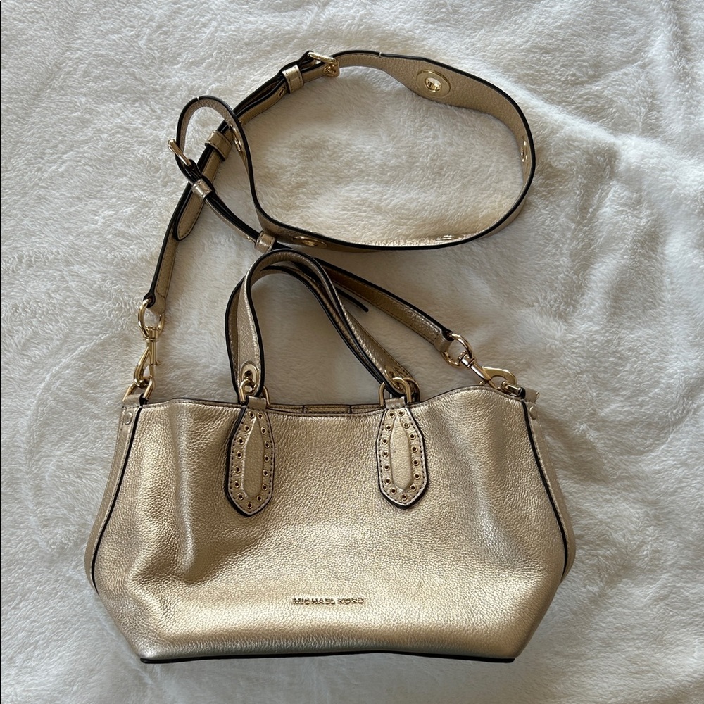 Like new MICHAEL Michael Kors Gold leather Bag
